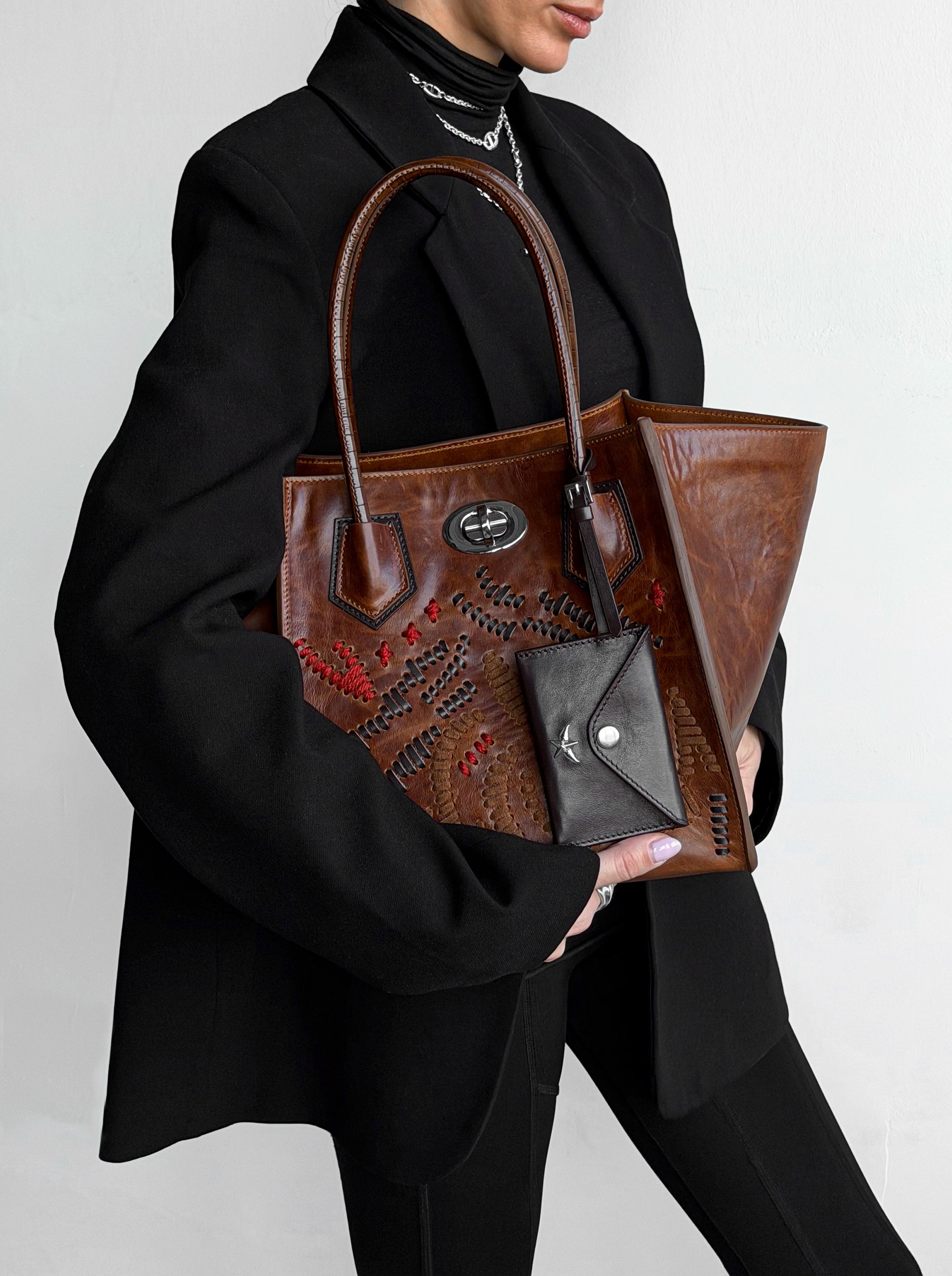 ESSENTIAL CARAMEL BROWN LEATHER BAG