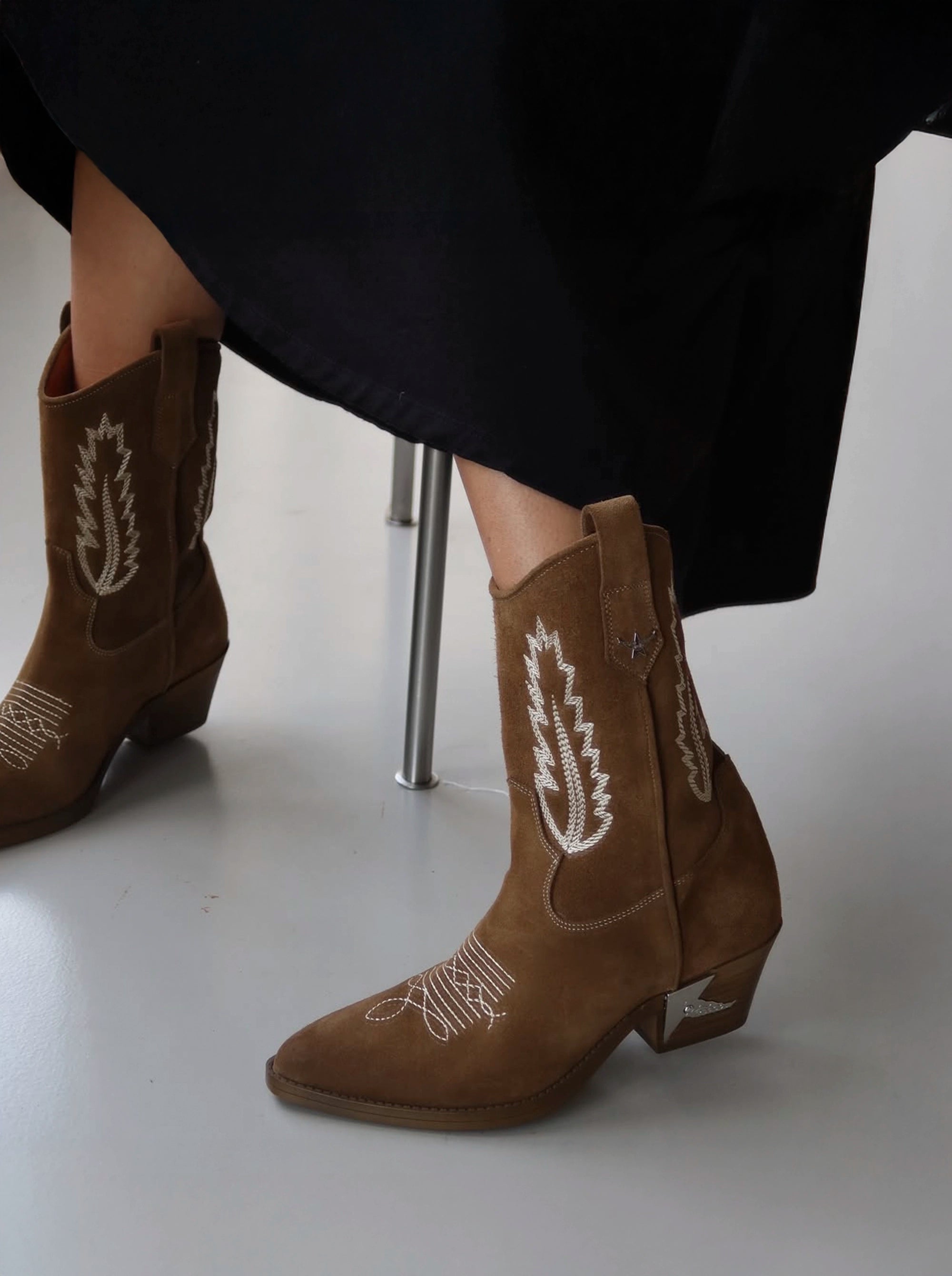 COACHELLA TABACCO SUEDE BOOTIES