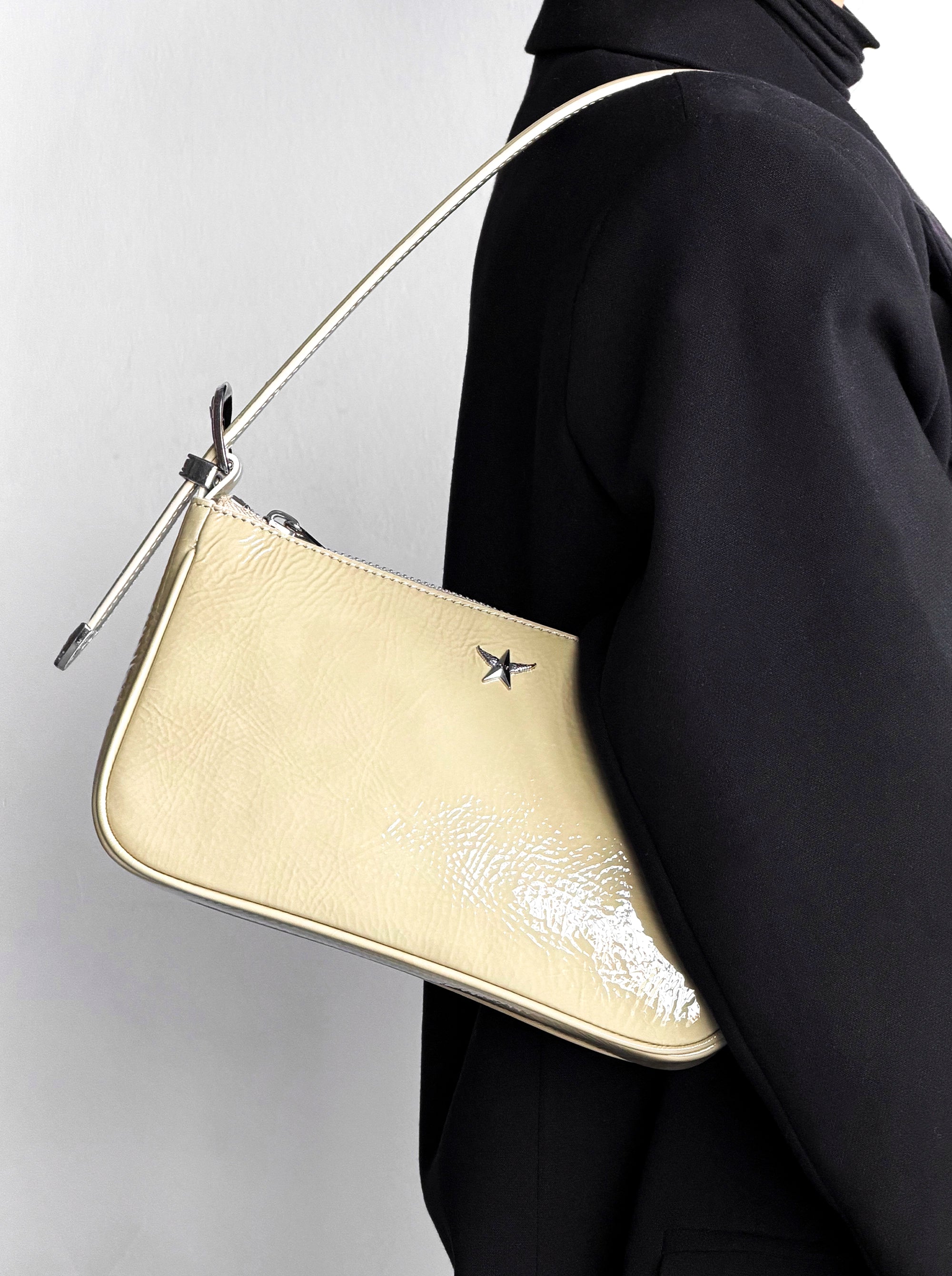 CURVE BEIGE NAPLAK PATENT BAG