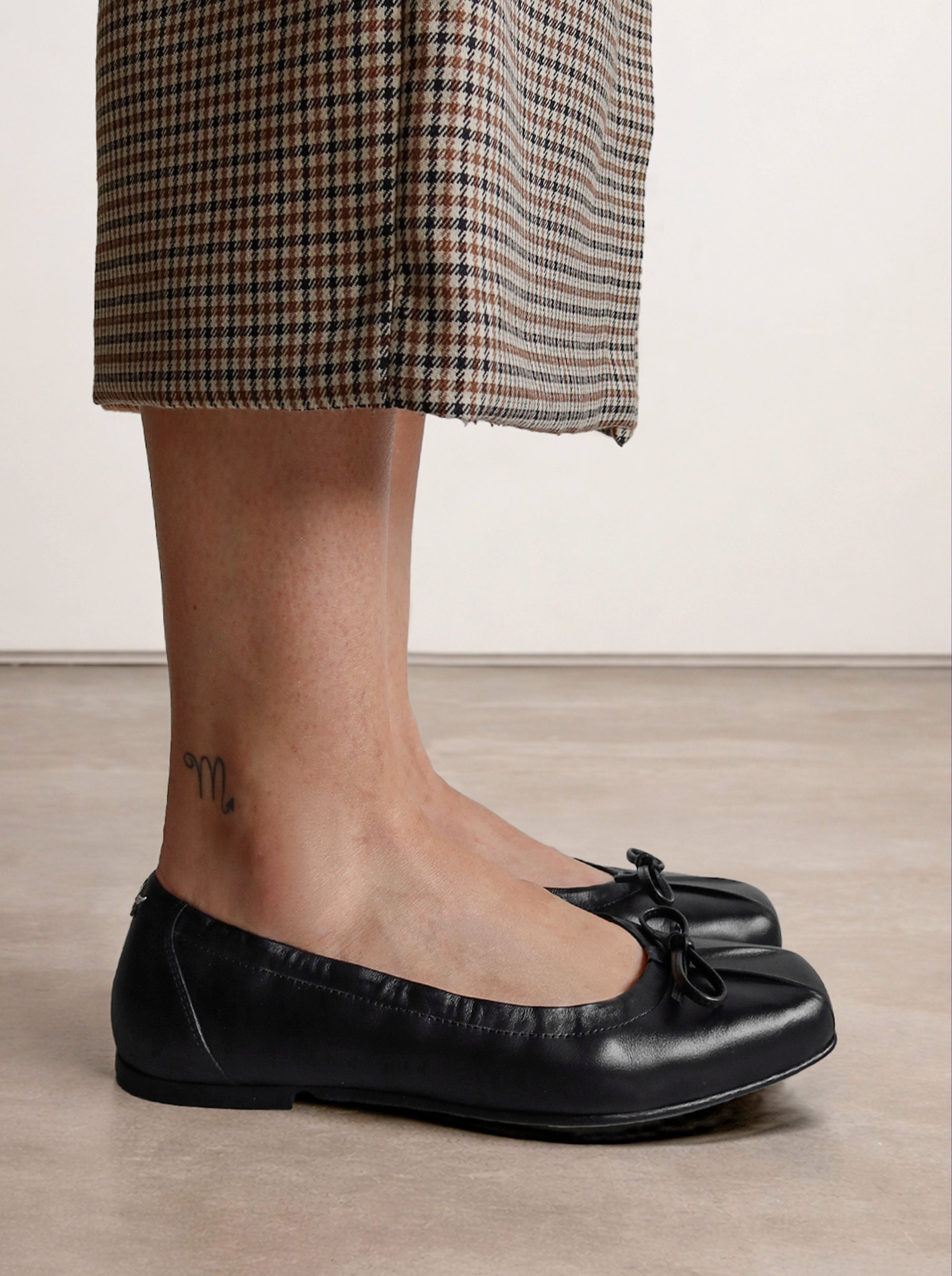 CLOUD BLACK LEATHER BALLET FLATS