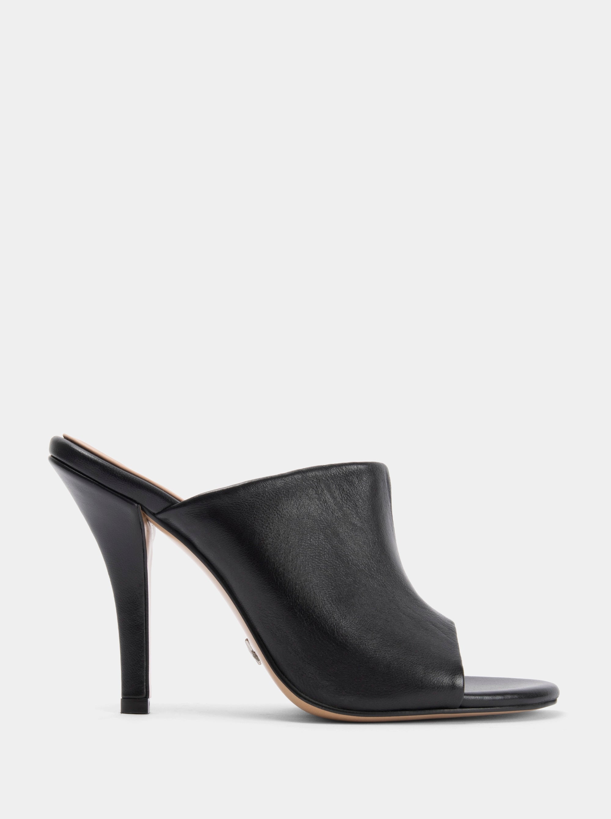SM-103 BLACK LEATHER PUMPS