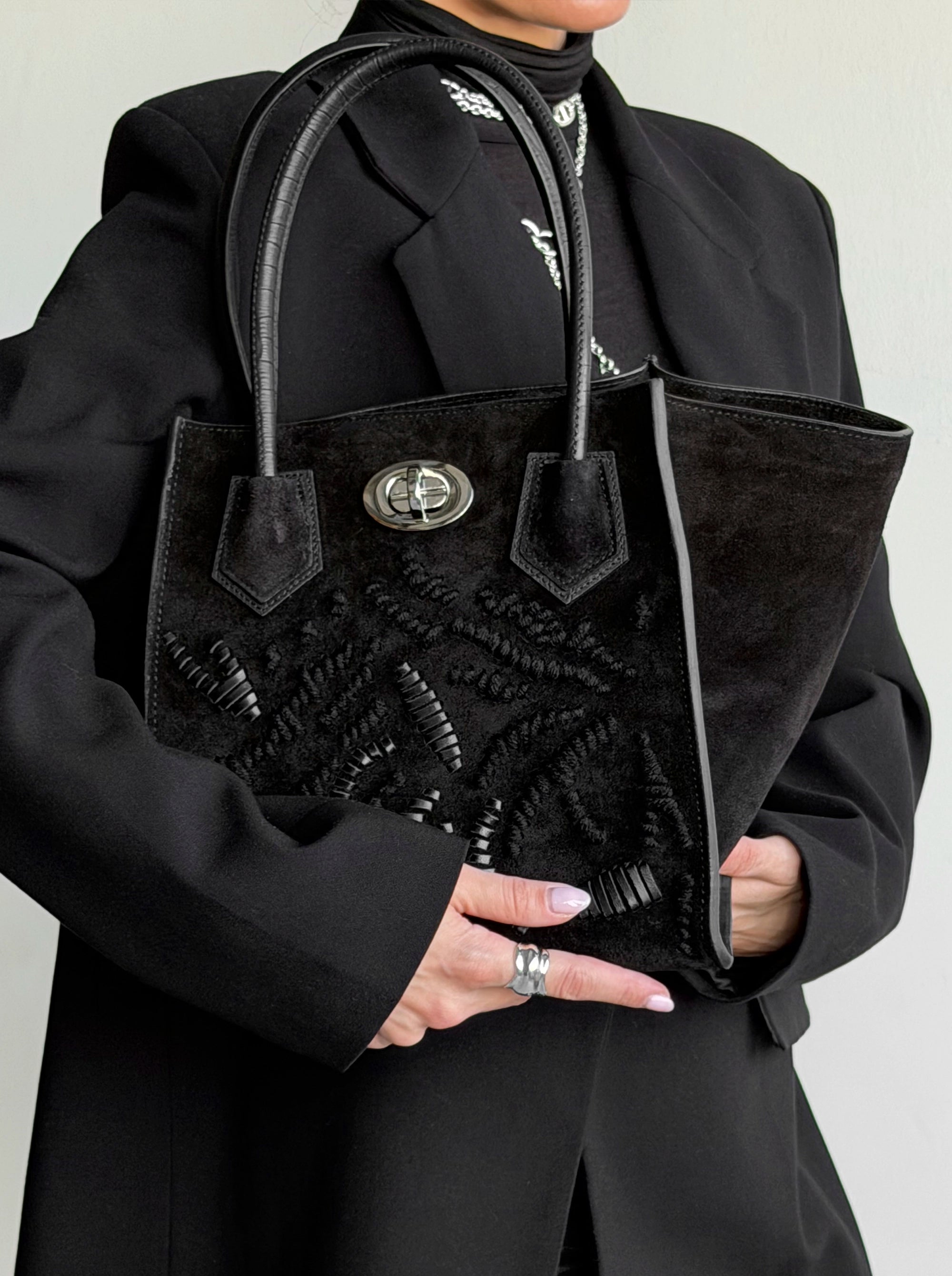 ESSENTIAL BLACK SUEDE BAG