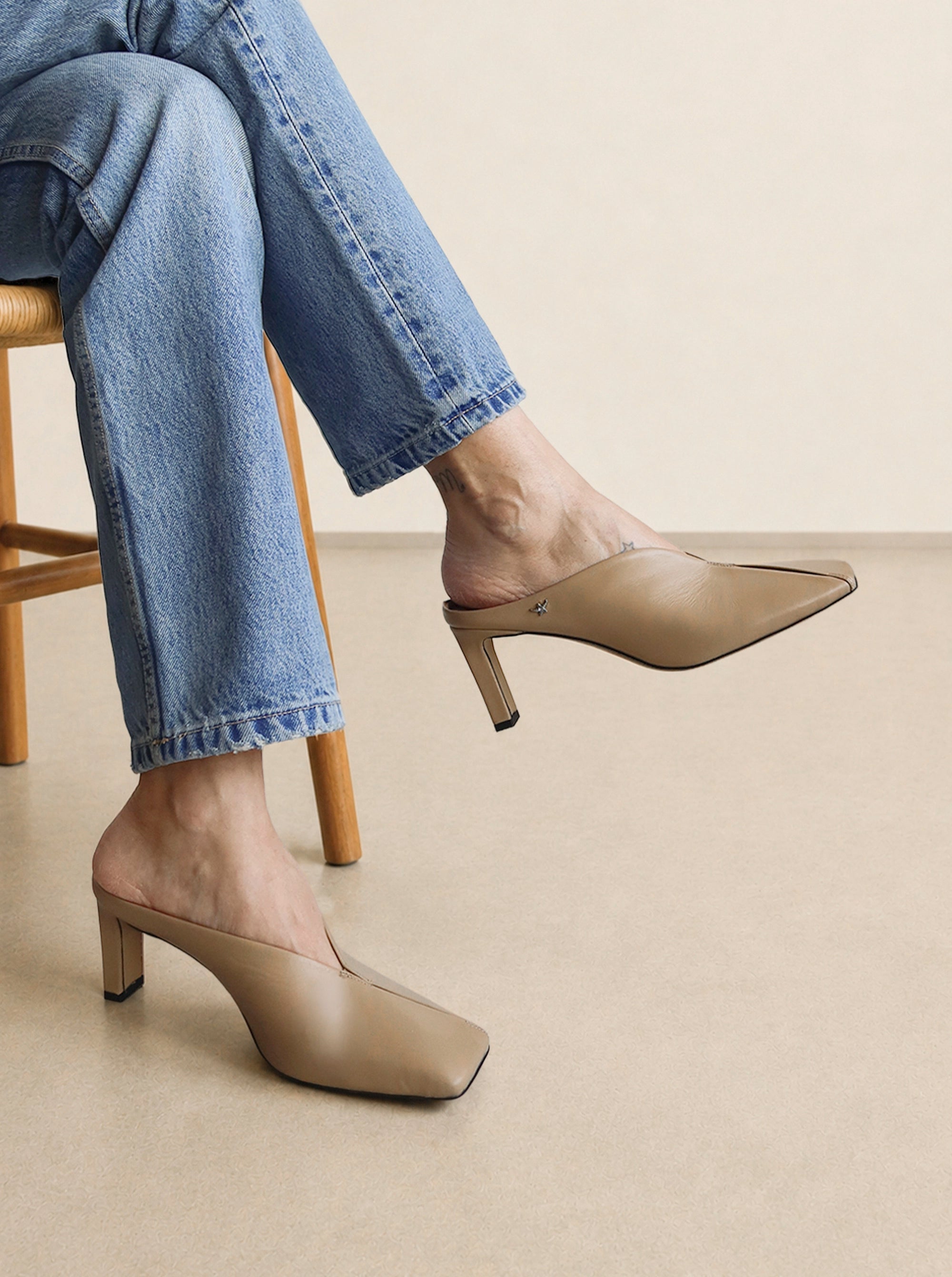 SABRINA NUDE LEATHER MULES SLIPPERS