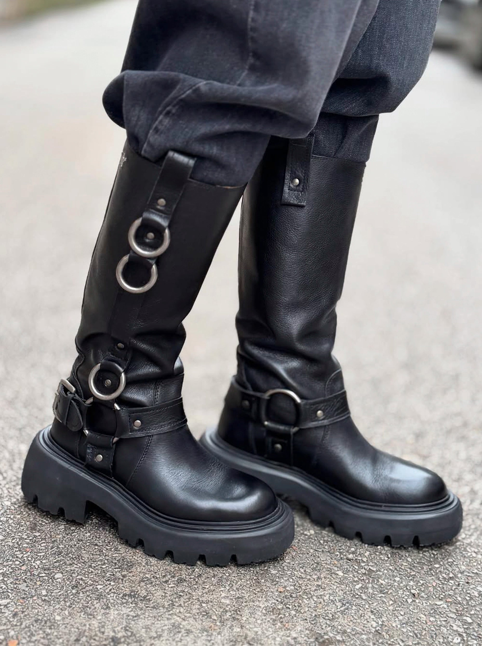 CABLE BLACK LEATHER BOOTS
