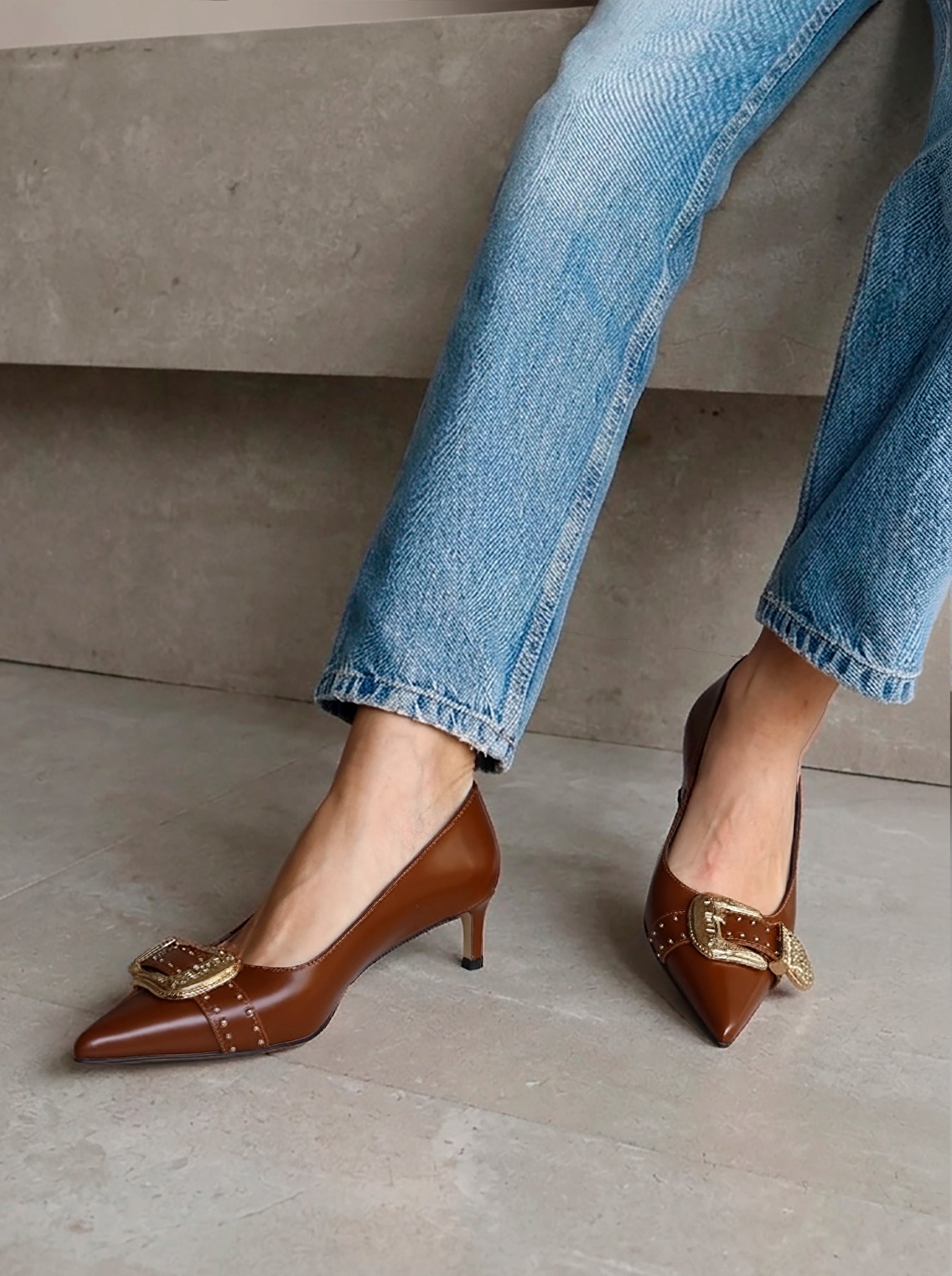CHAO CARAMEL BROWN BRUSHED PUMPS