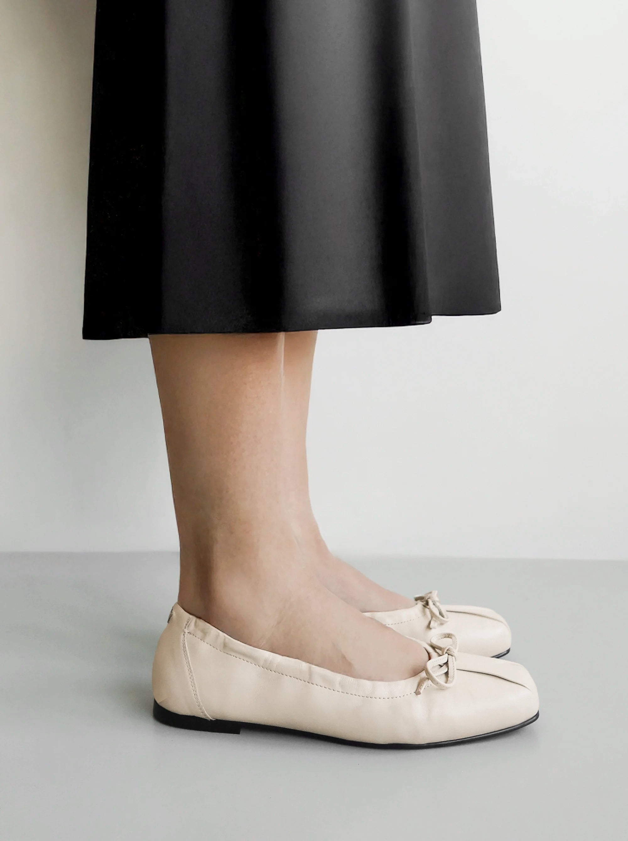 CLOUD BEIGE LEATHER BALLET FLATS