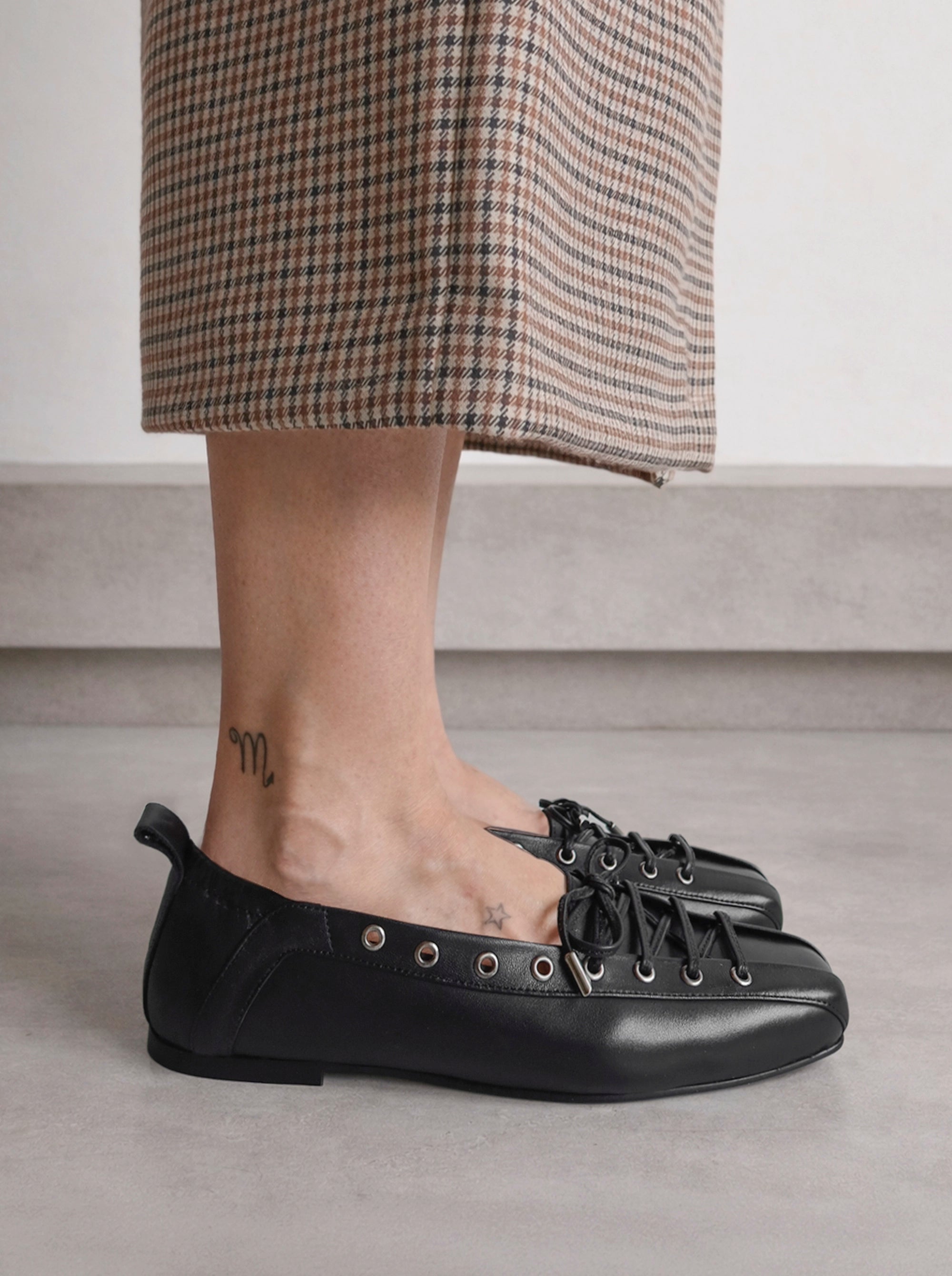 CORSET BLACK LEATHER BALLET FLATS