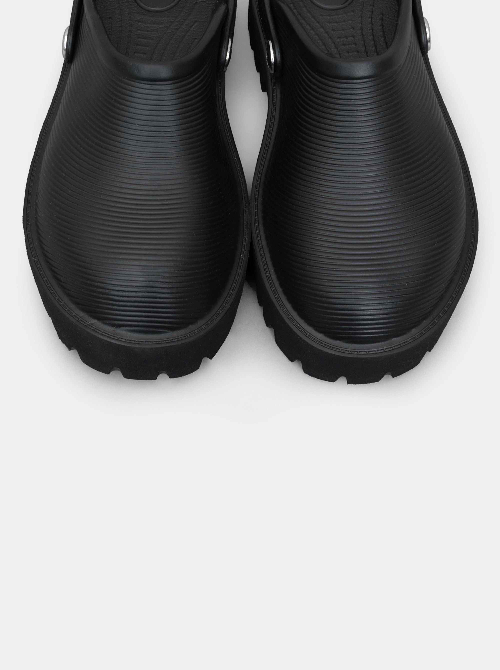 COSMOS BLACK SLIPPERS