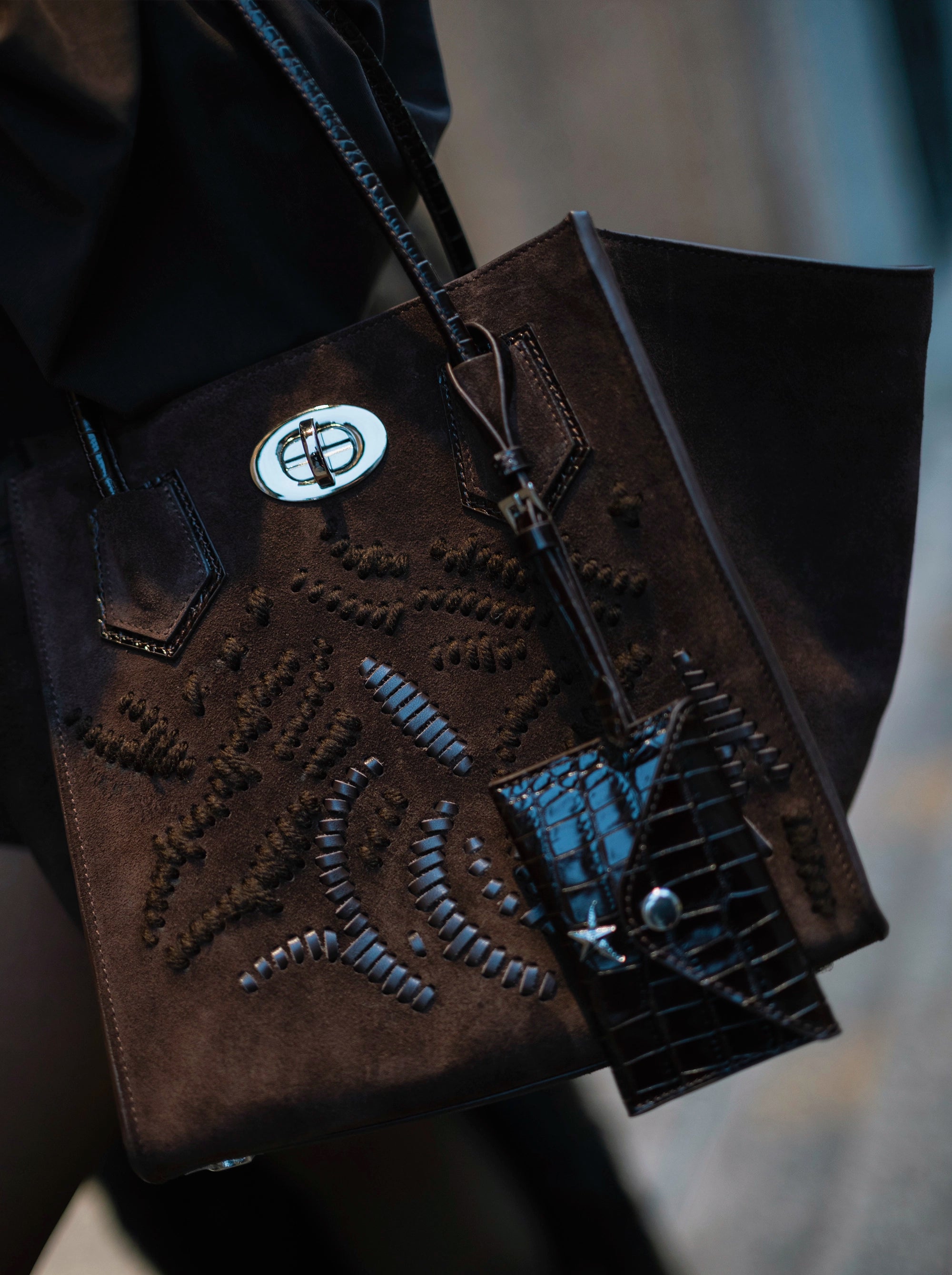 ESSENTIAL BROWN SUEDE BAG