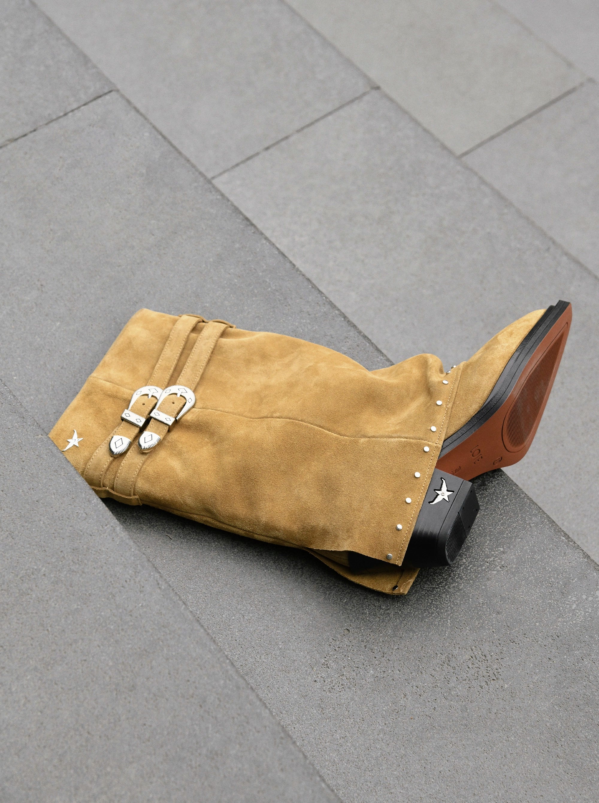 JOY CLIPS CAMEL SUEDE BOOTS