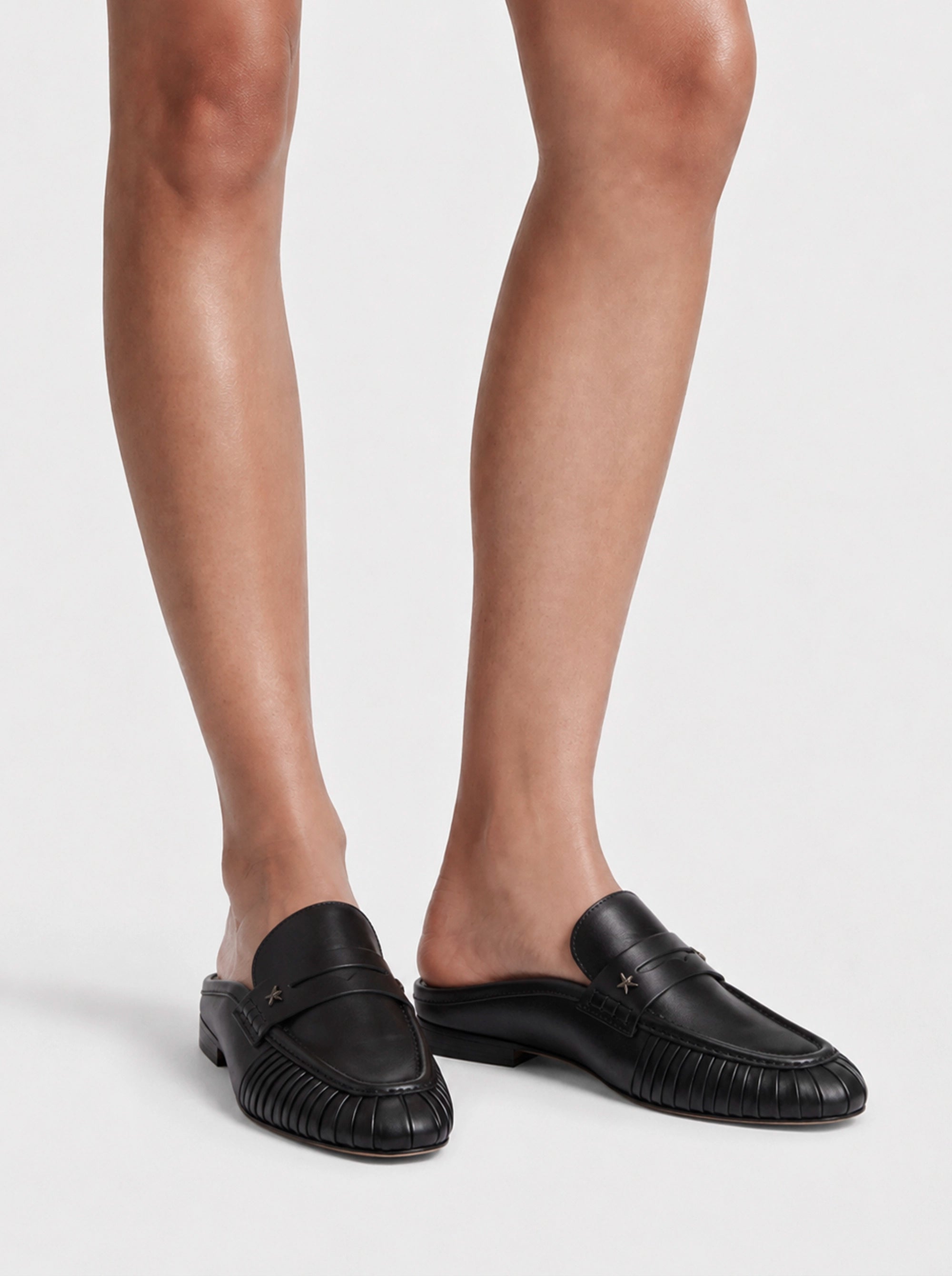 MONTPELIER BLACK LEATHER SLIPPERS