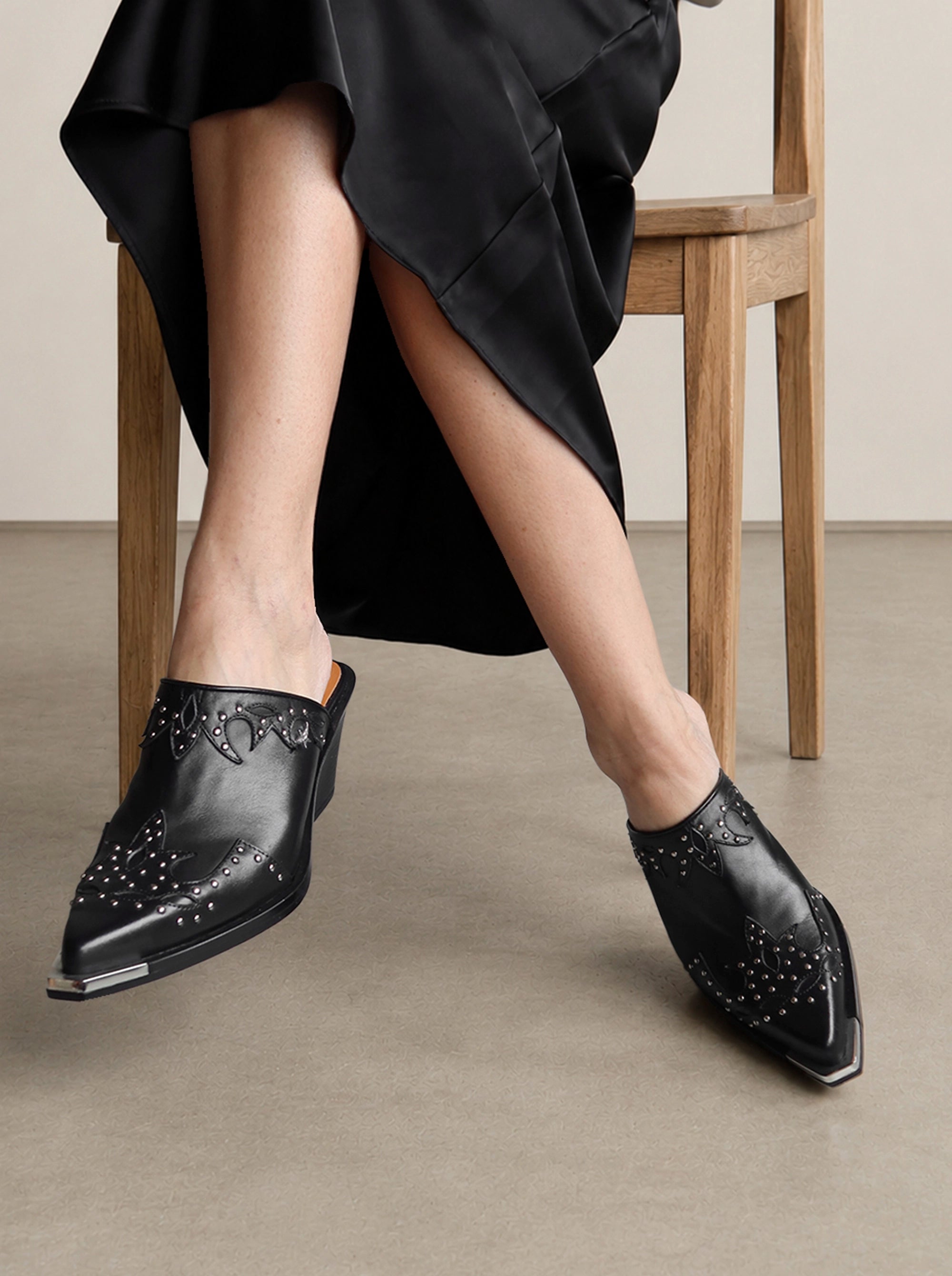 NEW VIVA BLACK LEATHER MULES SLIPPERS