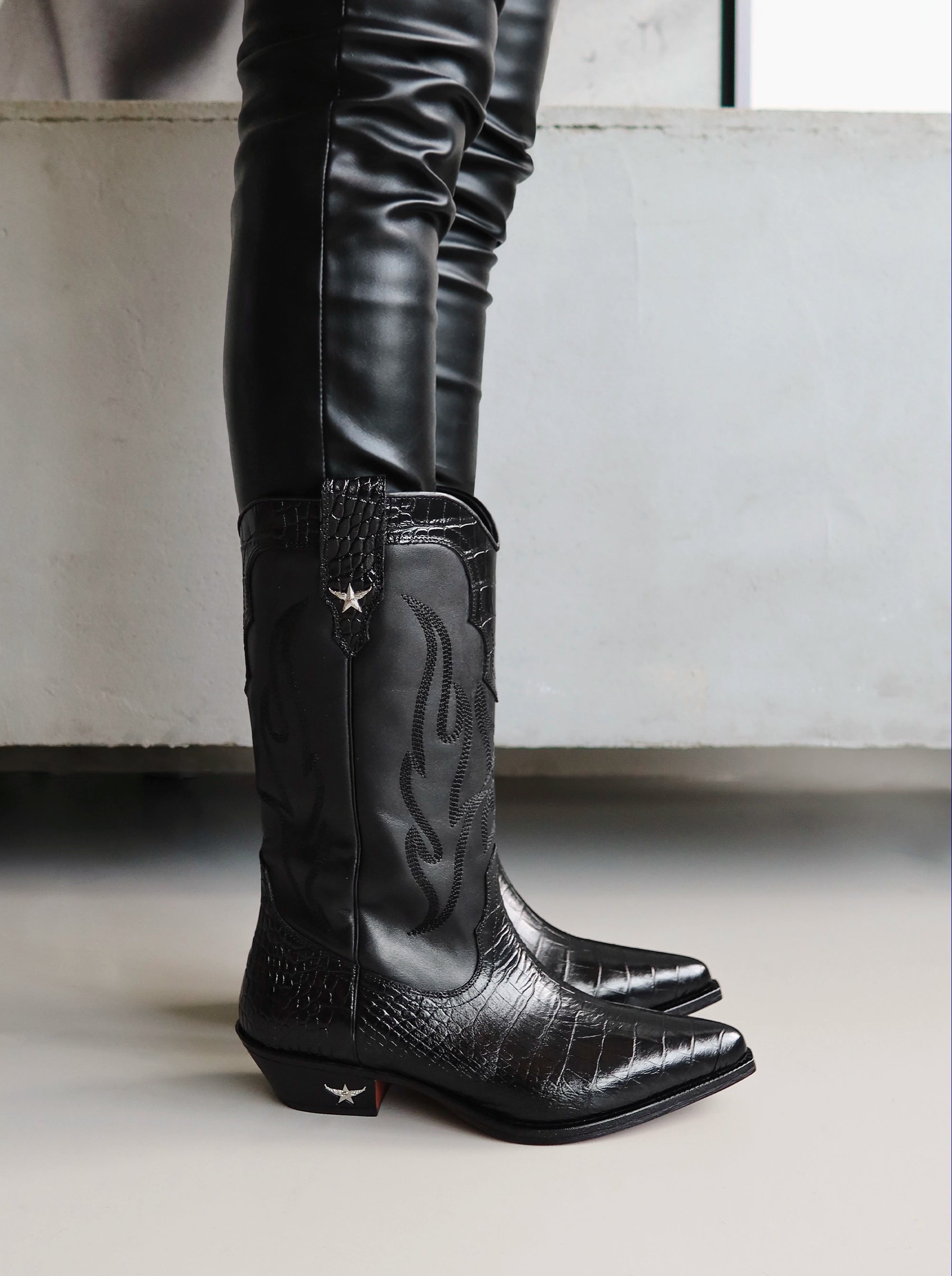 TEXAS BLACK CROCO BOOTS