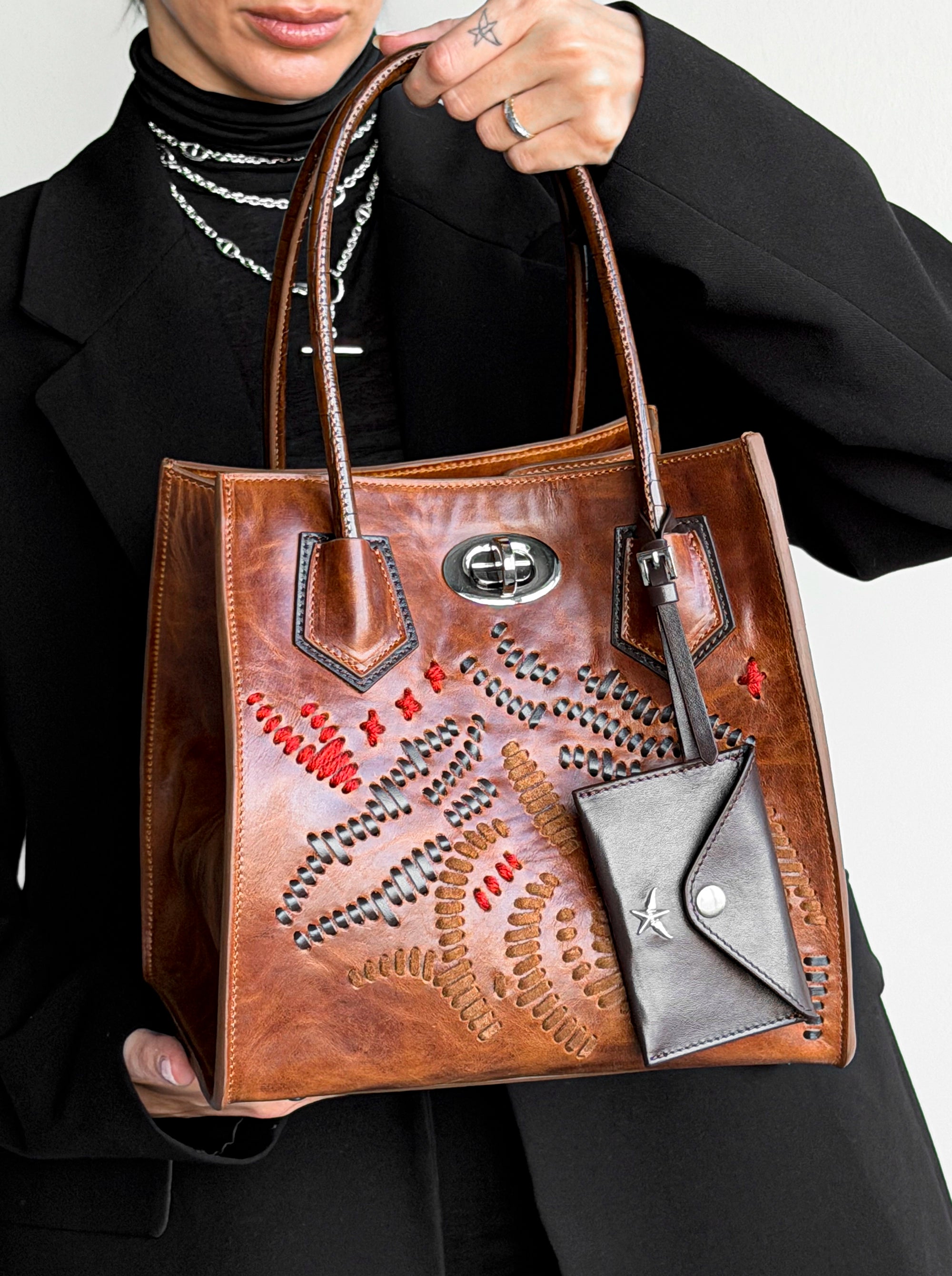 ESSENTIAL CARAMEL BROWN LEATHER BAG