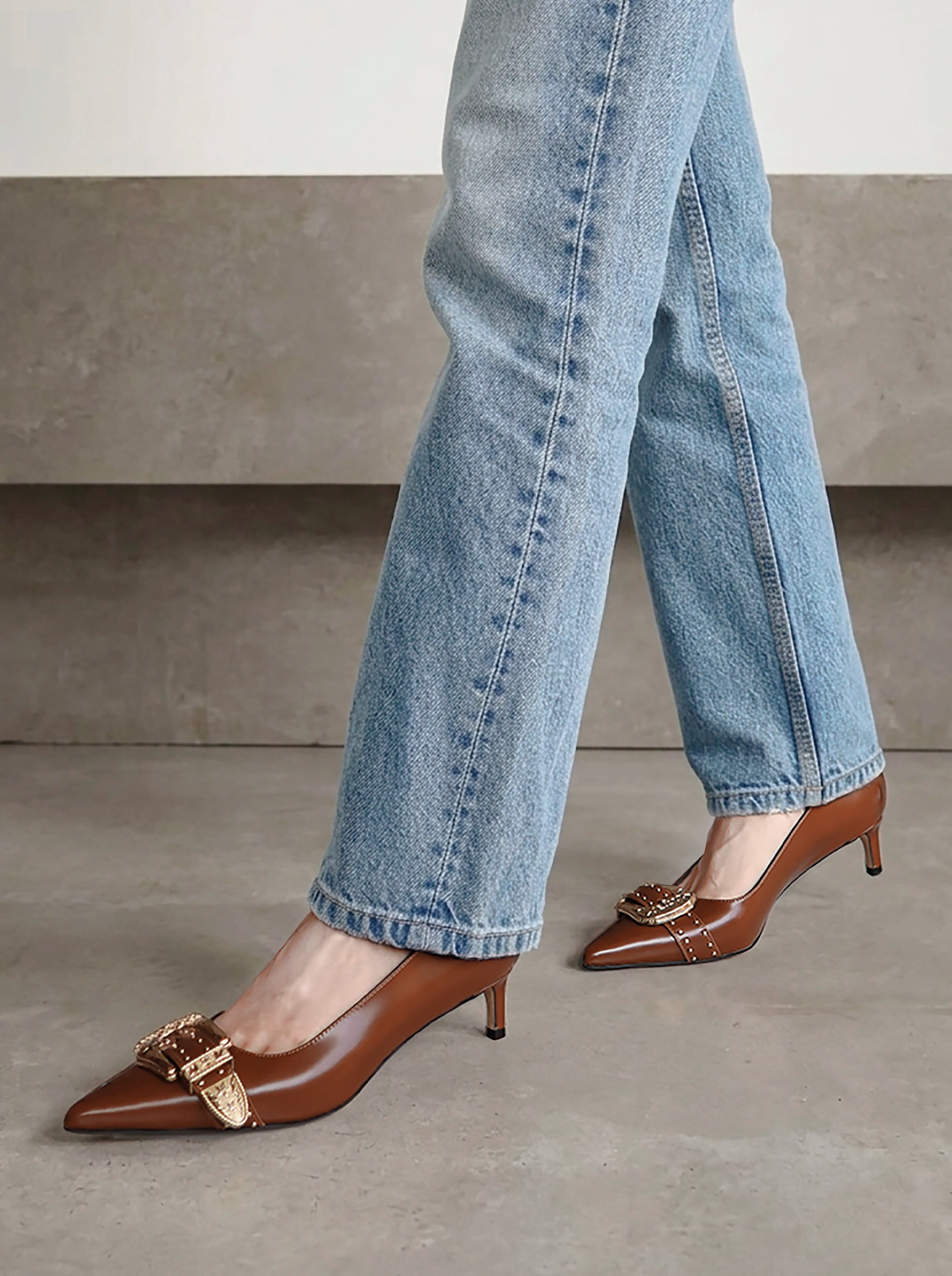 CHAO CARAMEL BROWN BRUSHED PUMPS