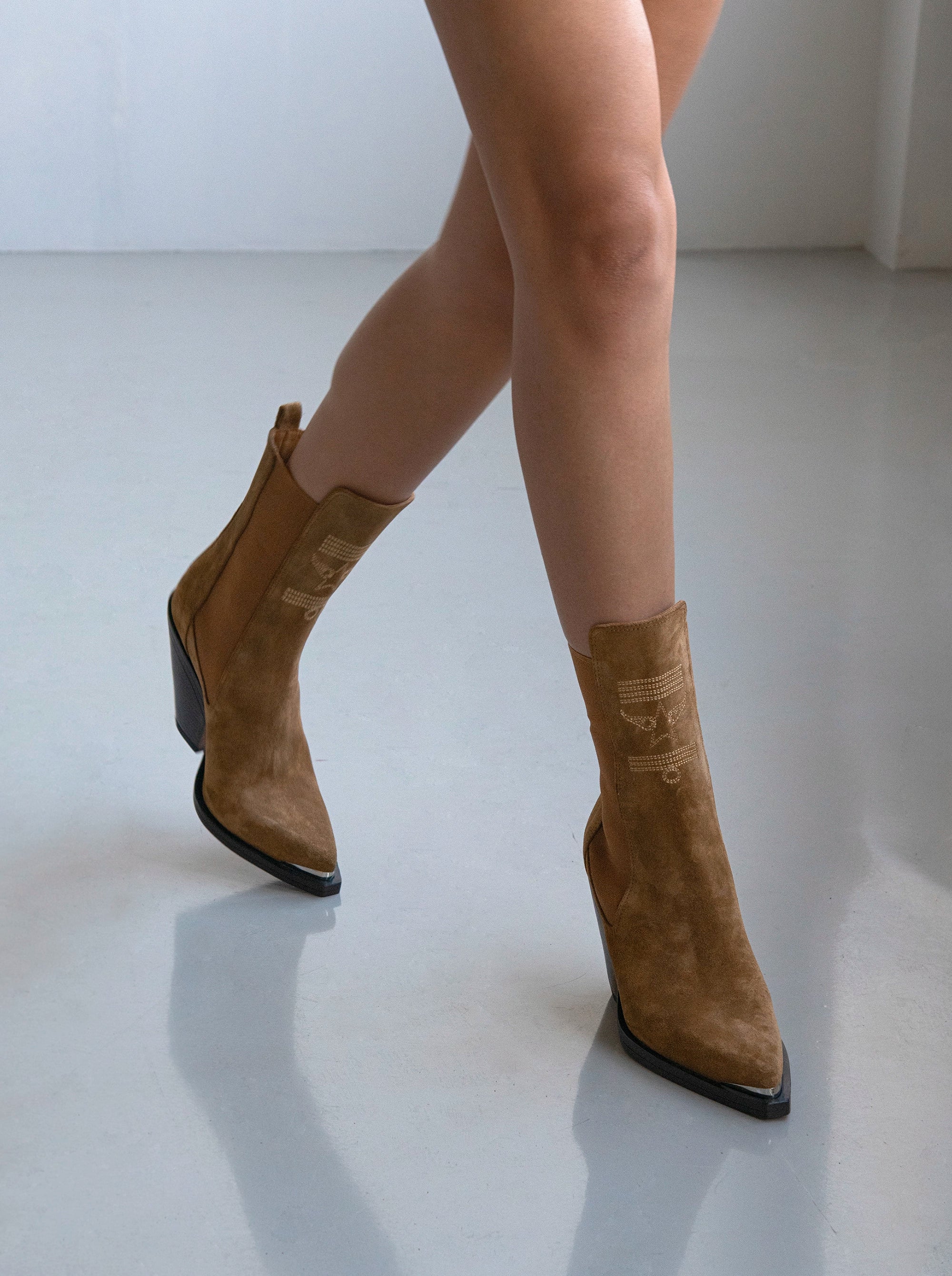 DARLA SIGARO SUEDE BOOTIES