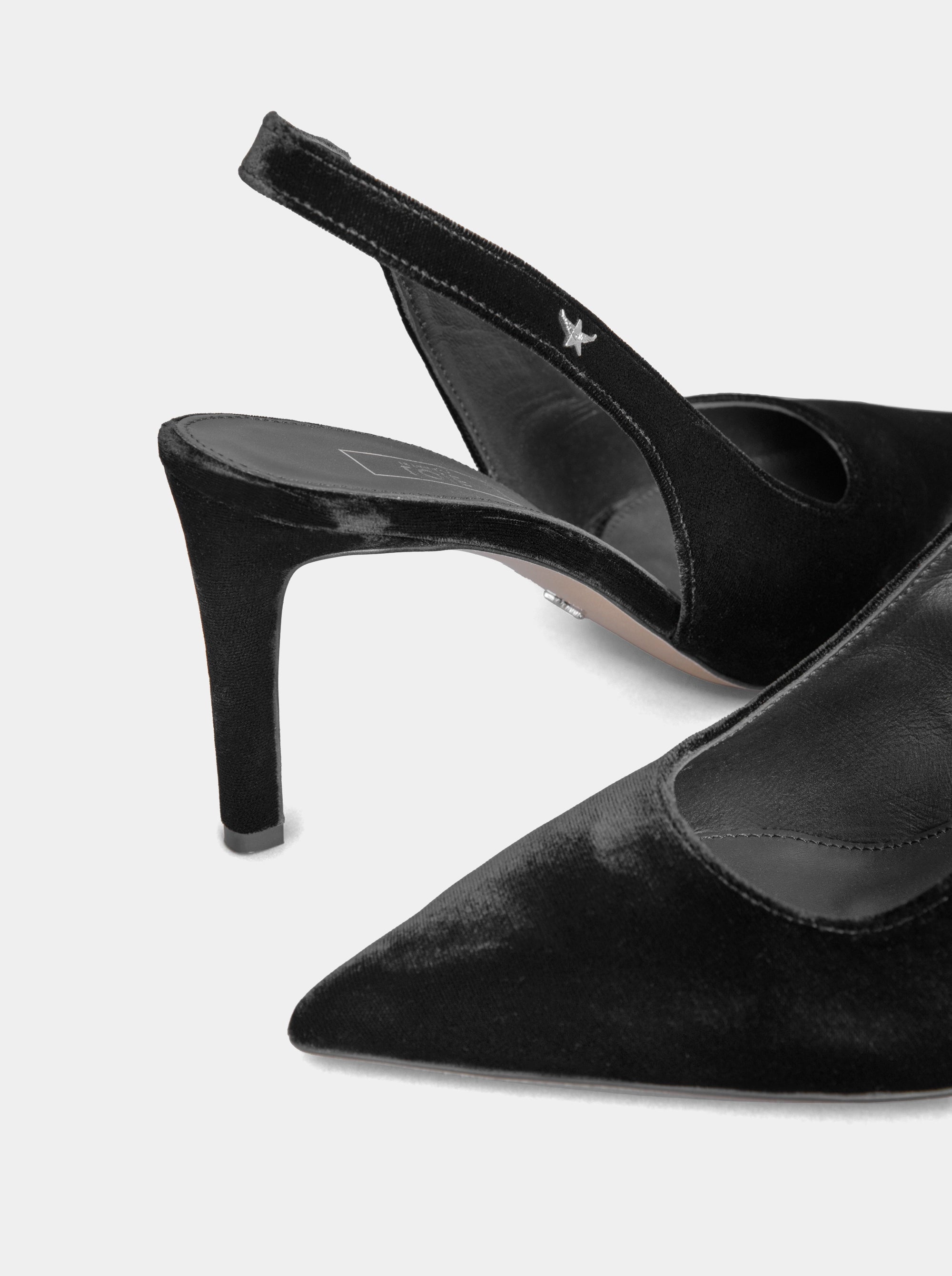 FORCE BLACK VELVET PUMPS