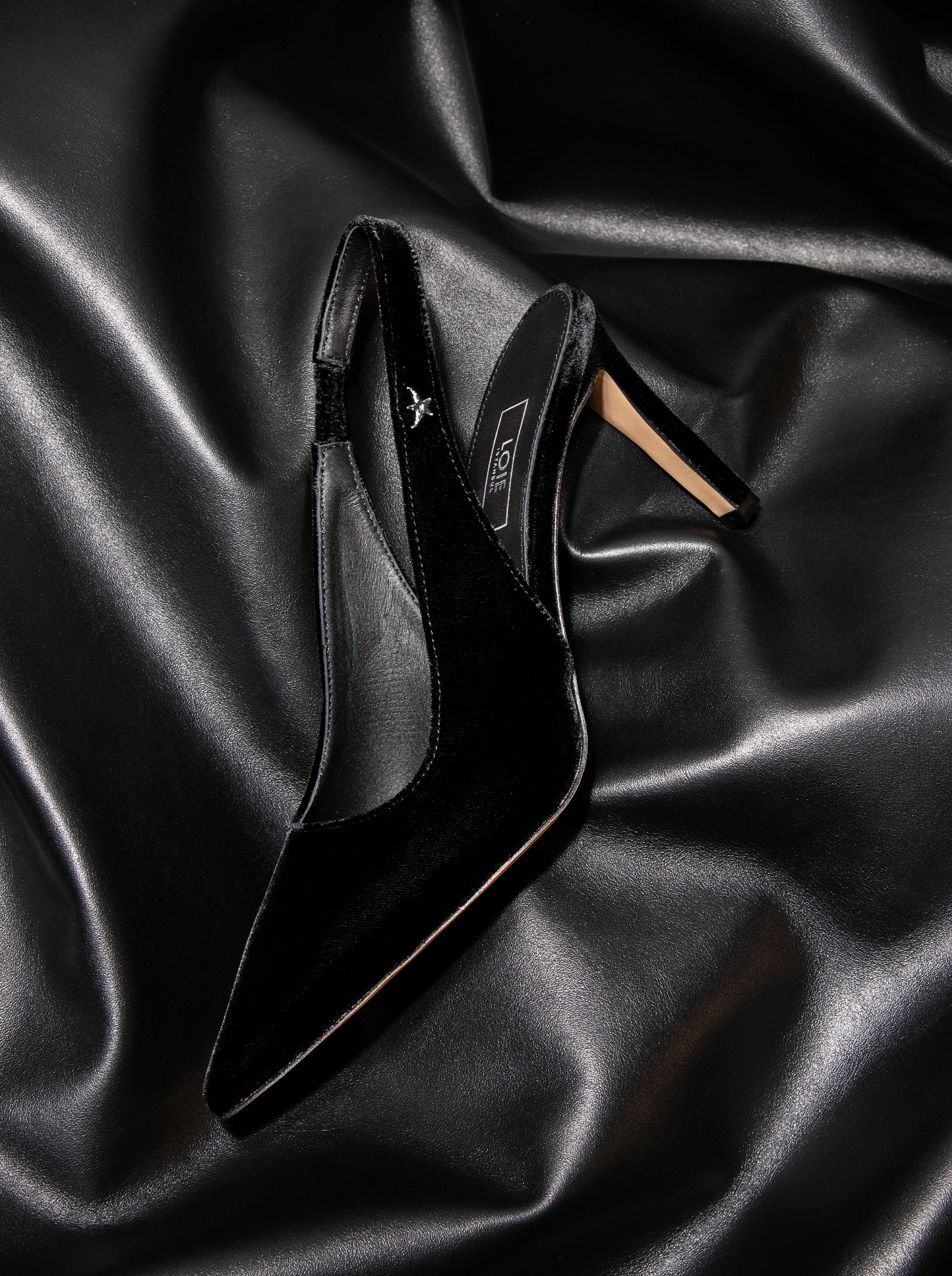 FORCE BLACK VELVET PUMPS