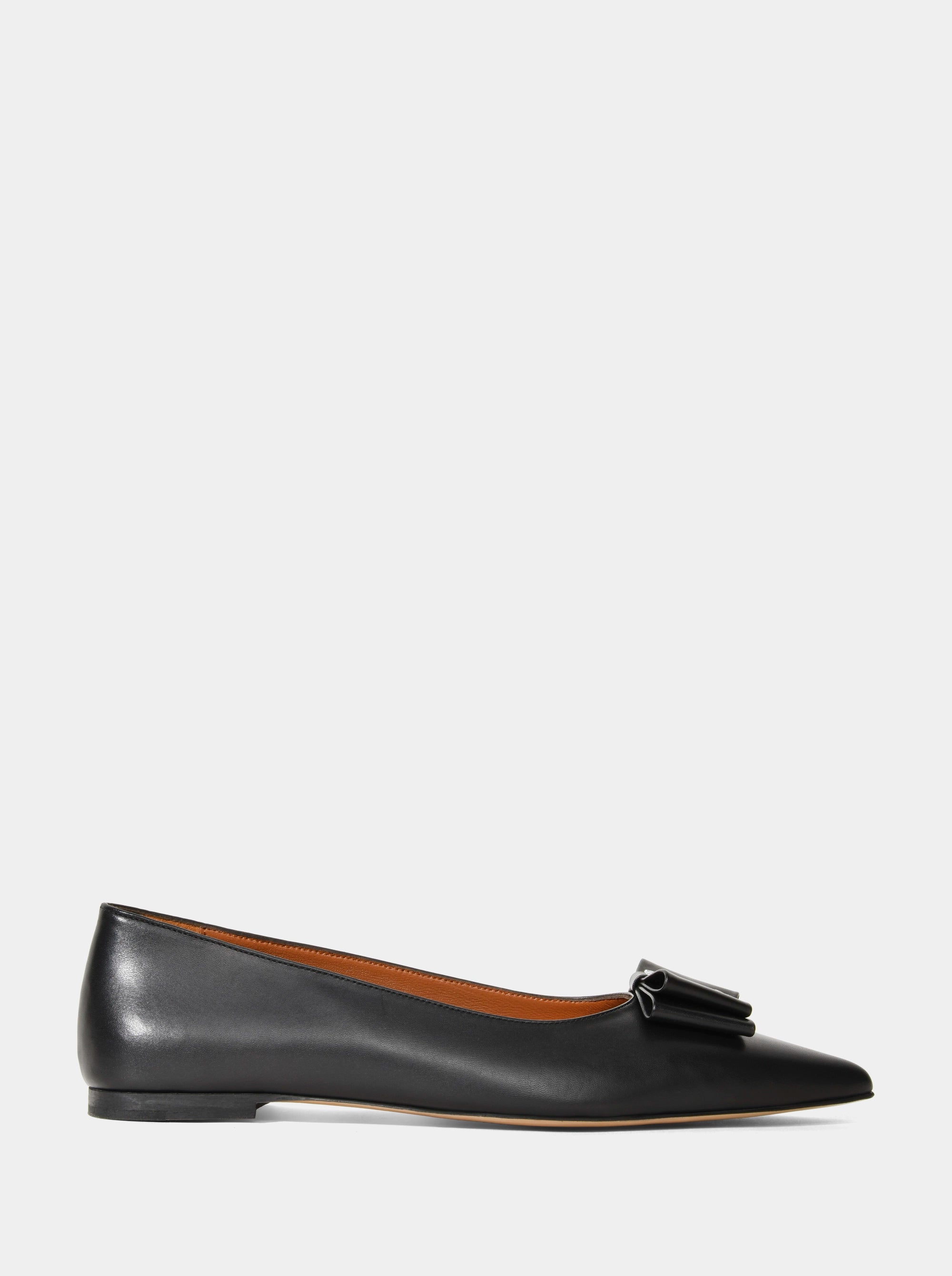 JUN BLACK LEATHER BALLET FLATS