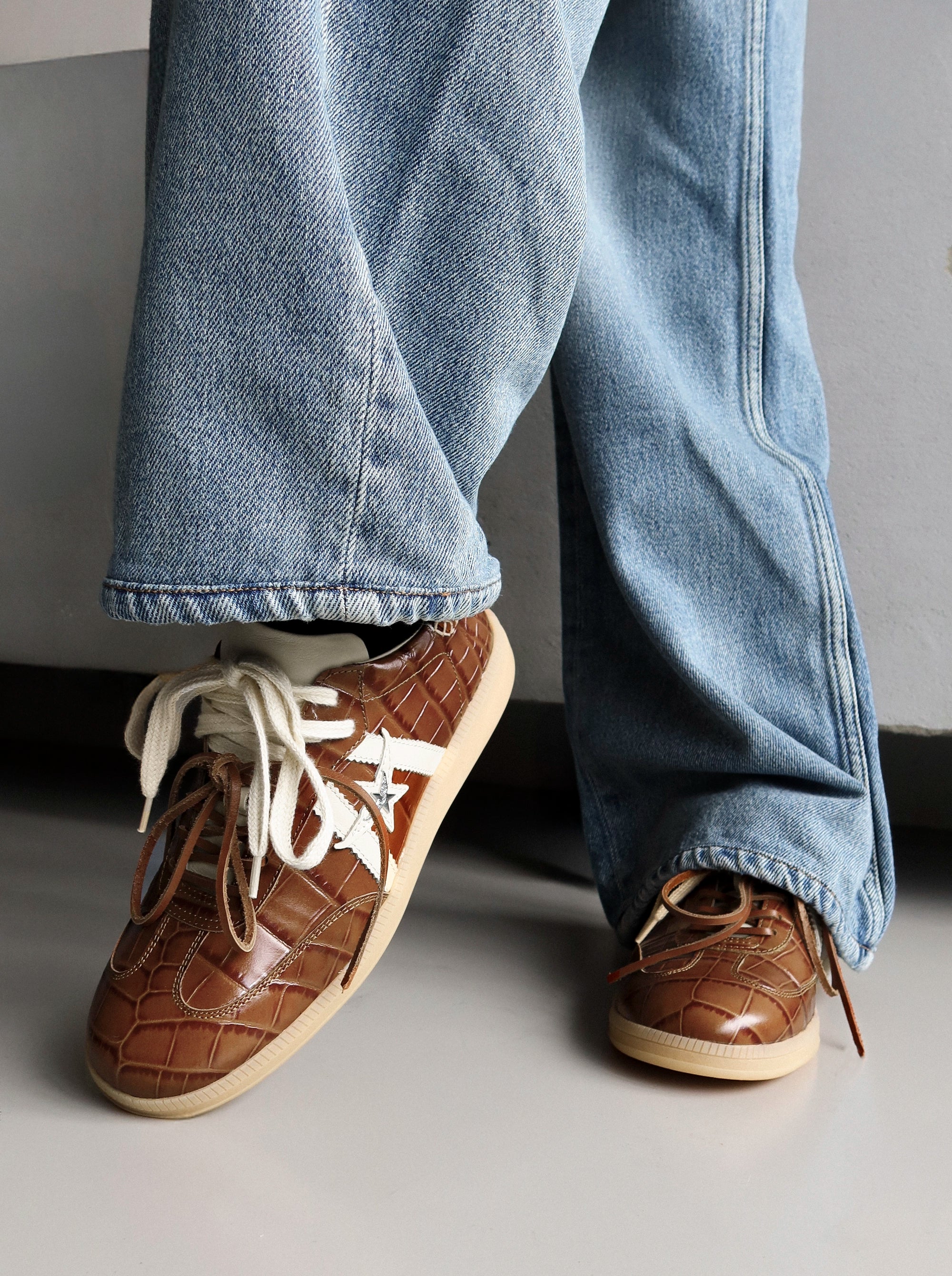 MARTINA CARAMAEL BROWN CROCO SNEAKERS