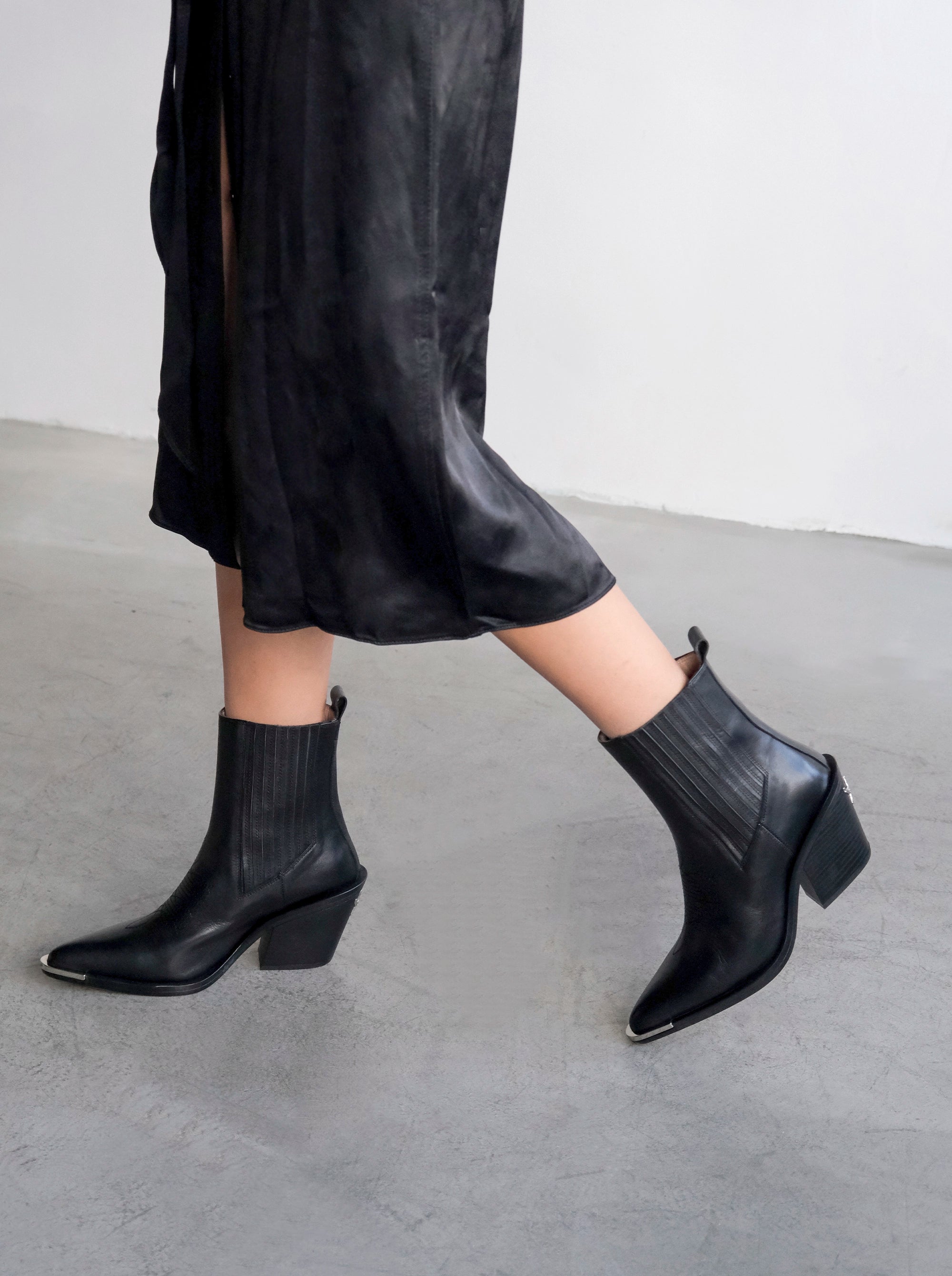 NELLA BLACK LEATHER BOOTIES