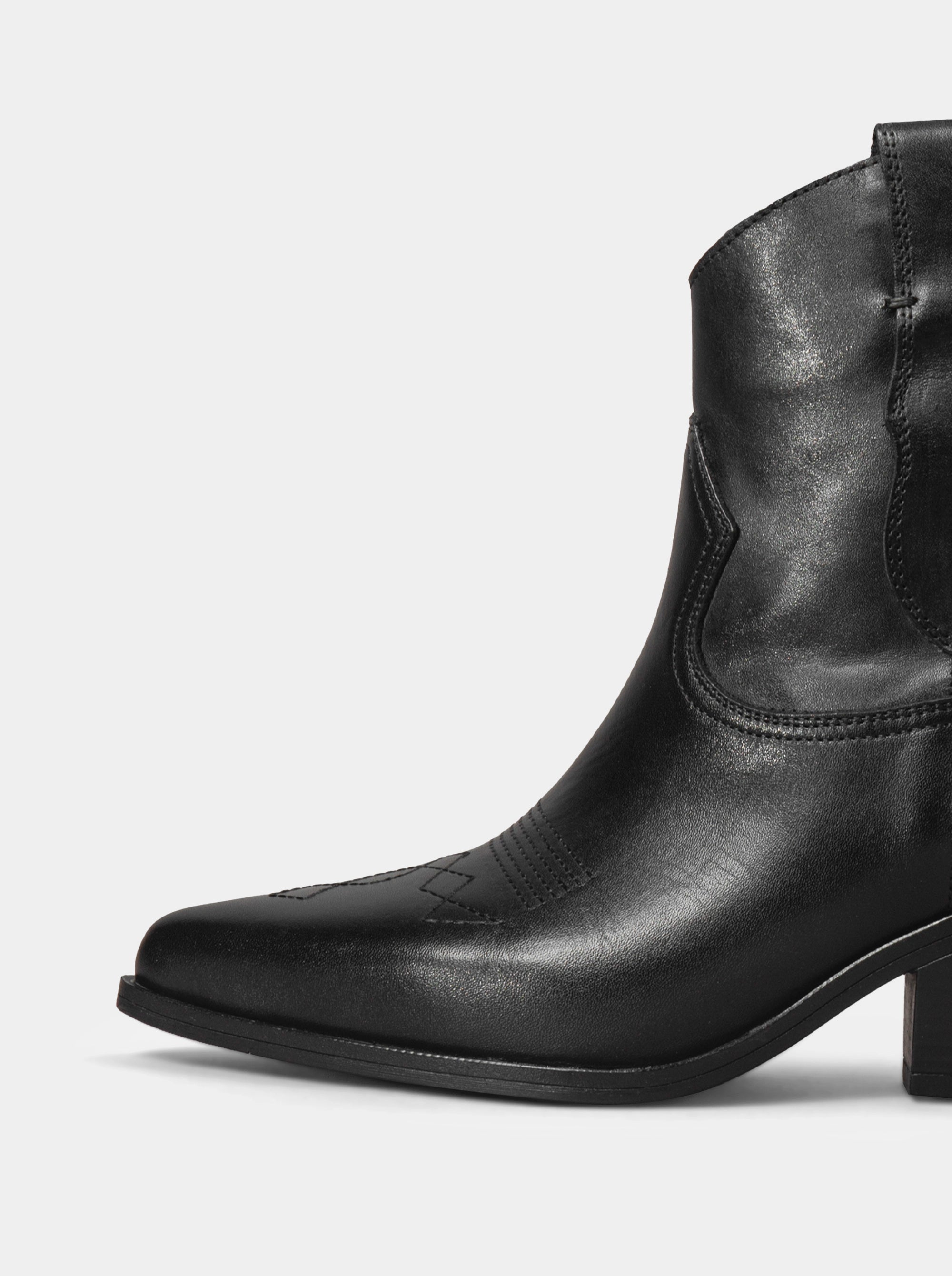 NEW SUIT BLACK LEATHER BOOTIES