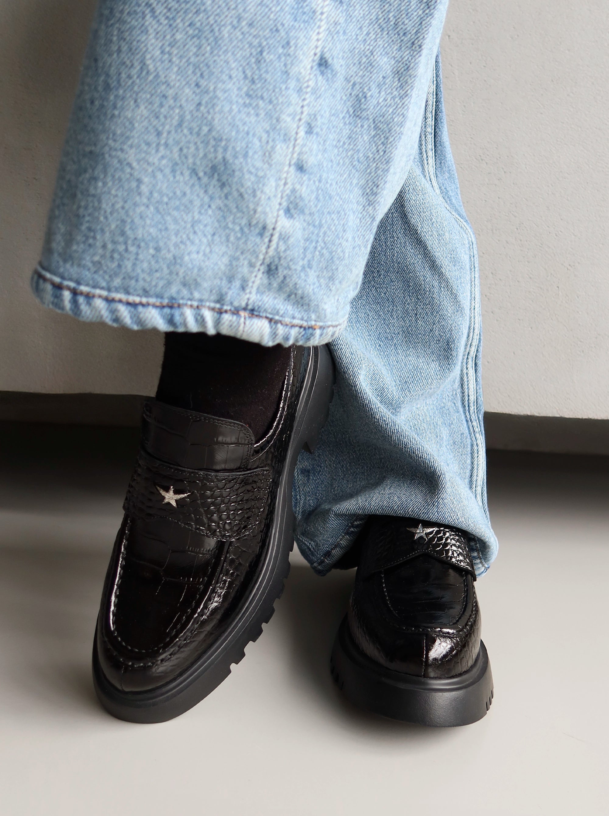 NEW MAC BLACK CROCO SHOES