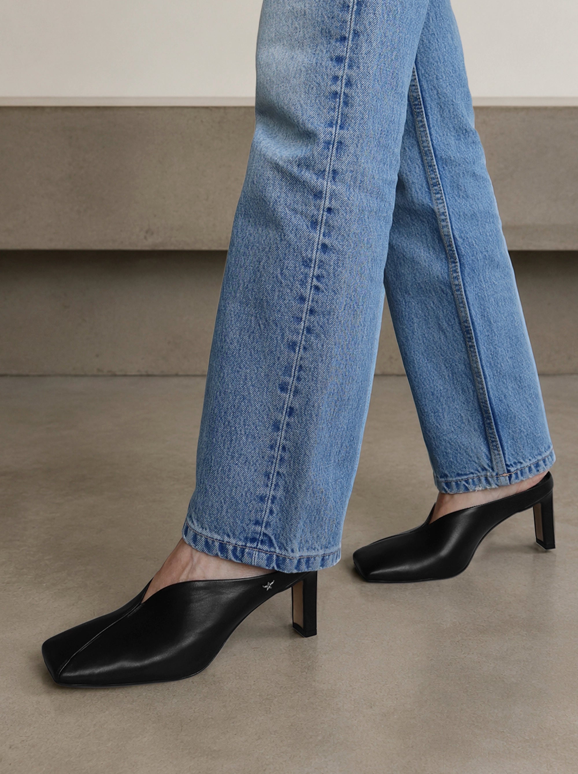 SABRINA BLACK LEATHER MULES SLIPPERS