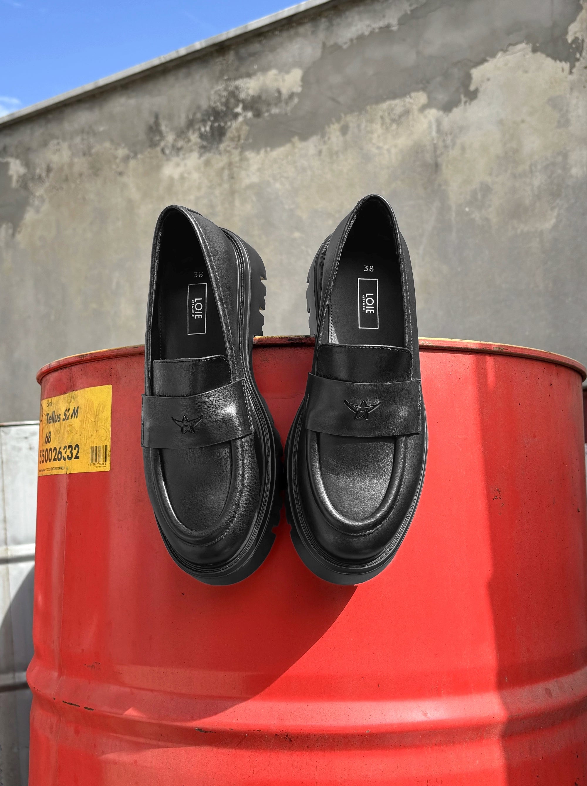 SANDERO BLACK LEATHER SHOES