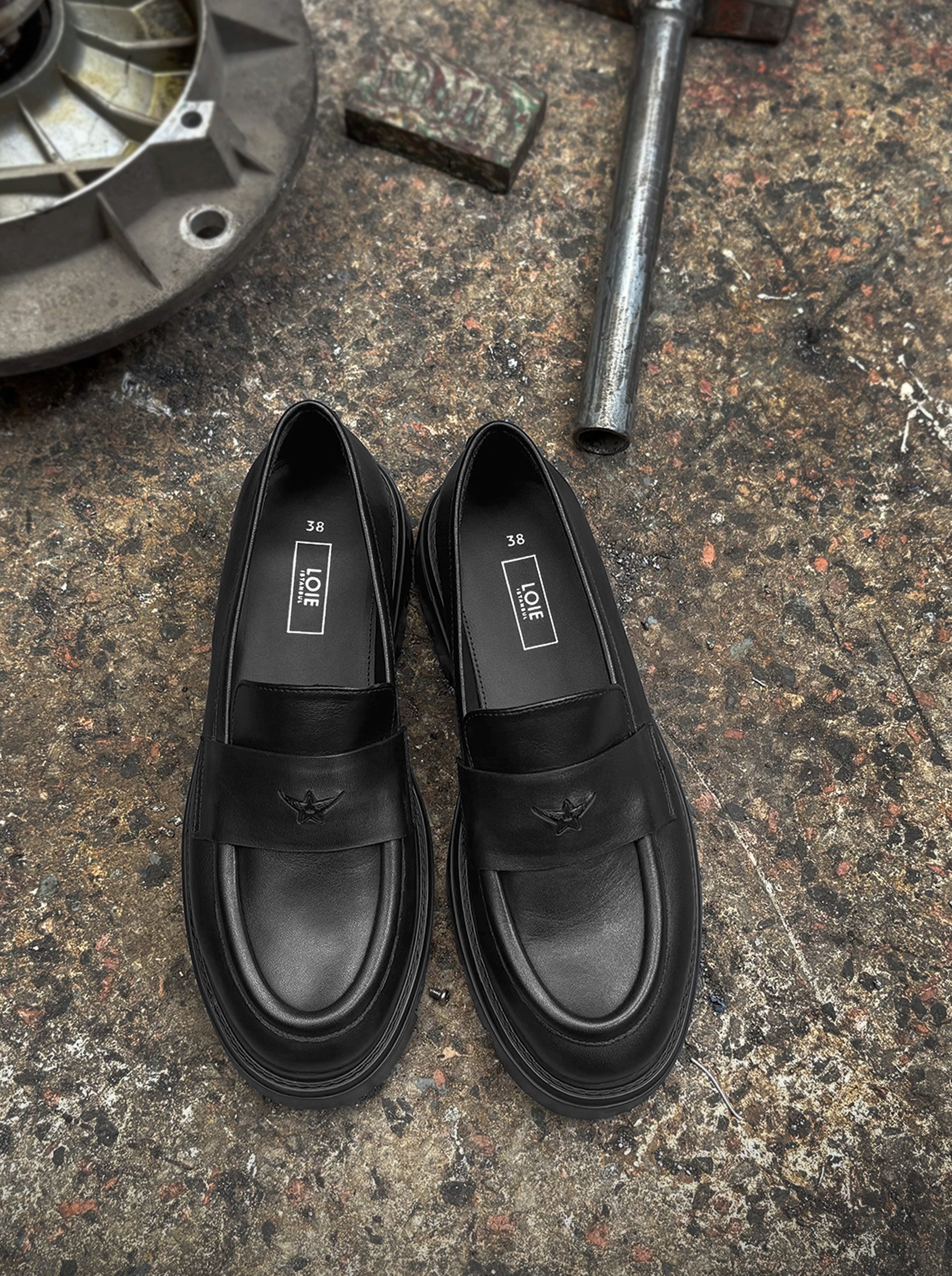 SANDERO BLACK LEATHER SHOES