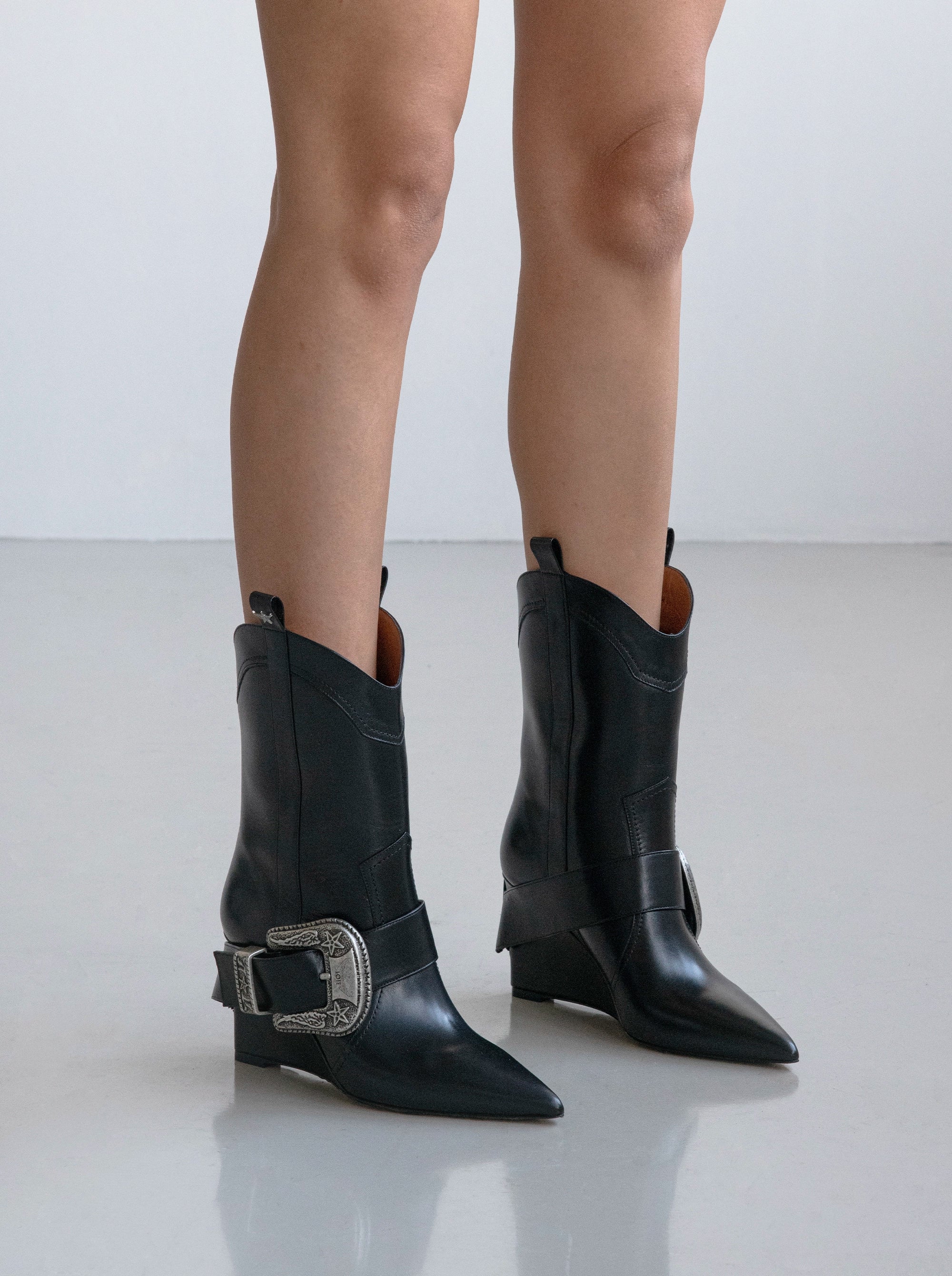 WILD WEST BLACK BOOTIES